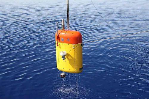 “海斗一号”全海深自主遥控潜水器研制与海试团队被授予“中国科学院青年五四奖章集体”称号(图2)