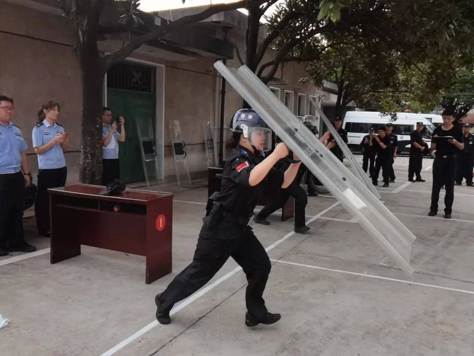 「作风建设年」比武强技能 赛场砺精英,2023年全市辅警技能竞赛中芦淞公安辅警队伍斩获5项荣誉!(图16) 「作风建设年」比武强技能 赛场砺精英,2023年全市辅警技能竞赛中芦淞公安辅警队伍斩获5项荣誉!(图16)