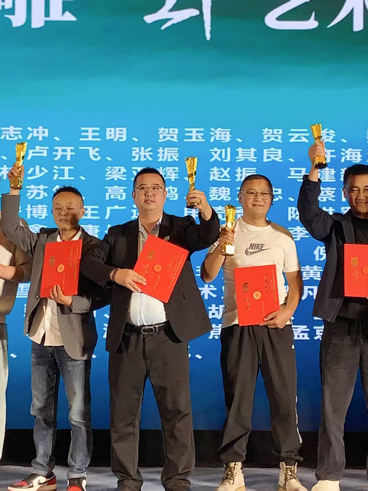 程相海:玉雕之路的璀璨之星——记第十九届上海神工奖大赛的辉煌征程(图1) 微信图片_20251103135948_18_4.jpg