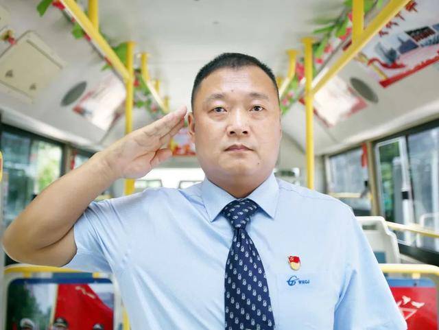 武汉公交集团两人分获“武汉市模范退役军人”“武汉市退役军人工作先进个人”称号