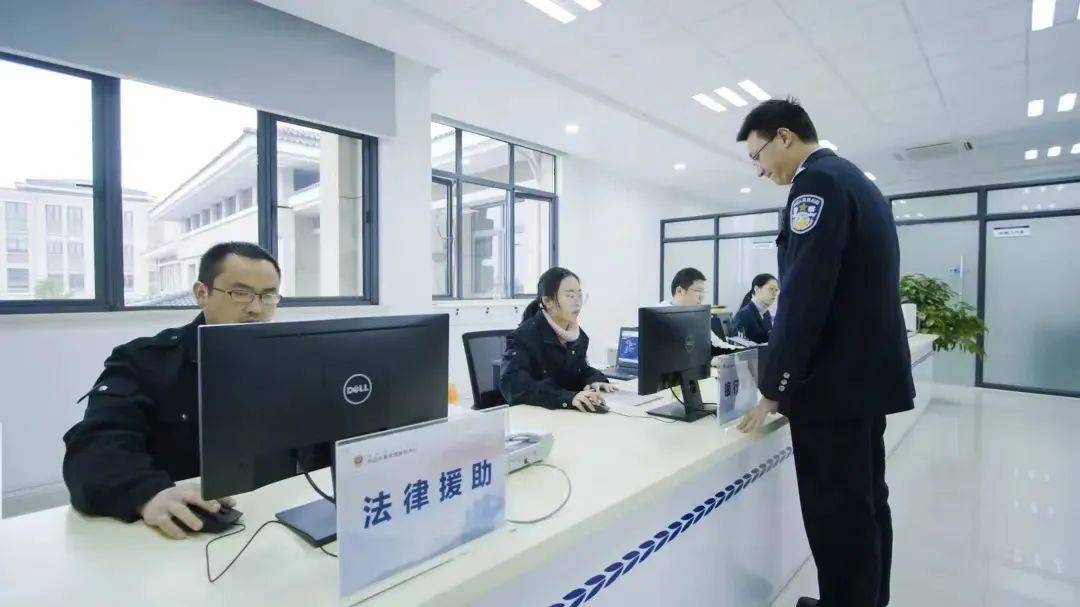中共中央国务院授予张家港市公安局法制大队“全国模范公安单位”称号(图2)