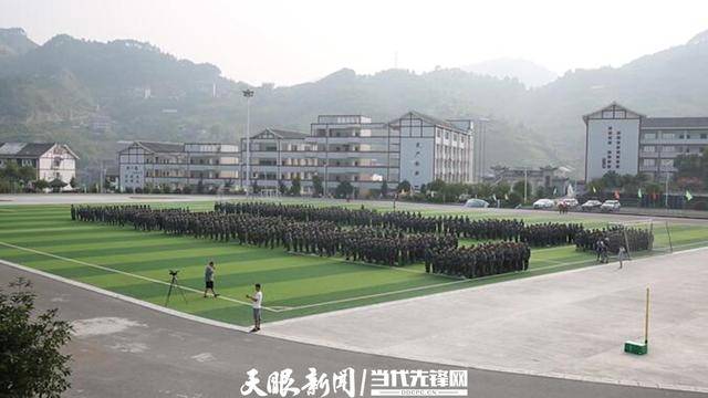 剑河县民族中学获“全省学校国防教育和学生军事训练工作先进单位”称号(图2)