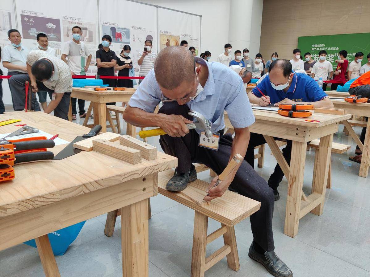 中国（赣州）第九届家具产业博览会木工技能大赛举行(图2)