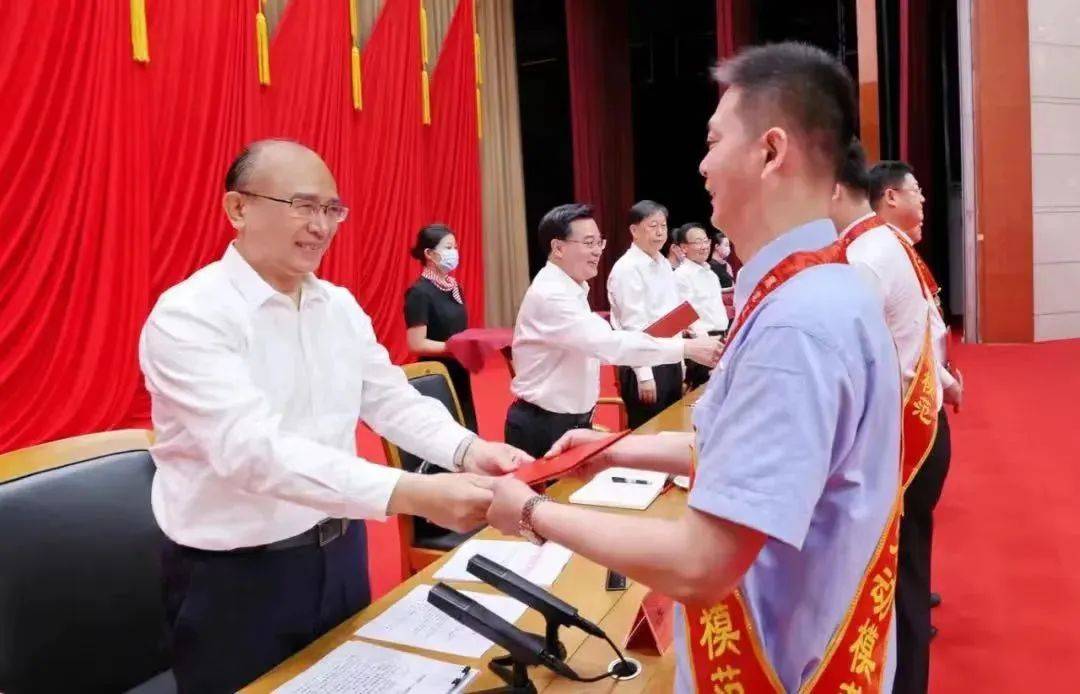 黑龙江总队2名同志被授予全省劳动模范荣誉称号(图2)