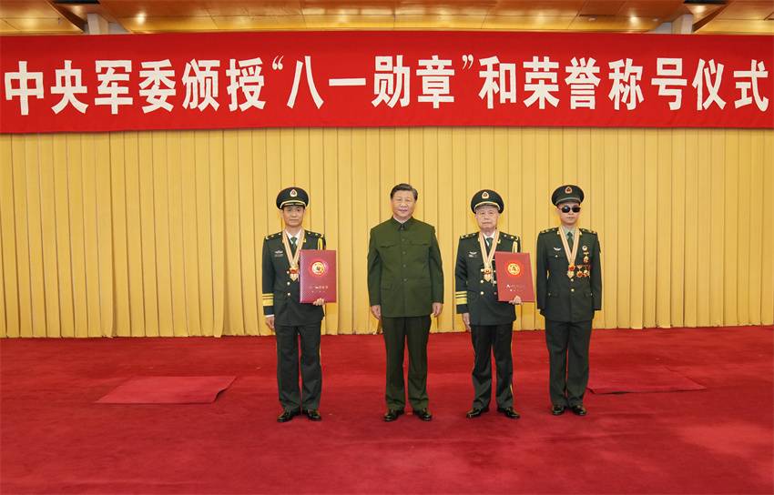 中央军委举行颁授“八一勋章”和荣誉称号仪式(图1)