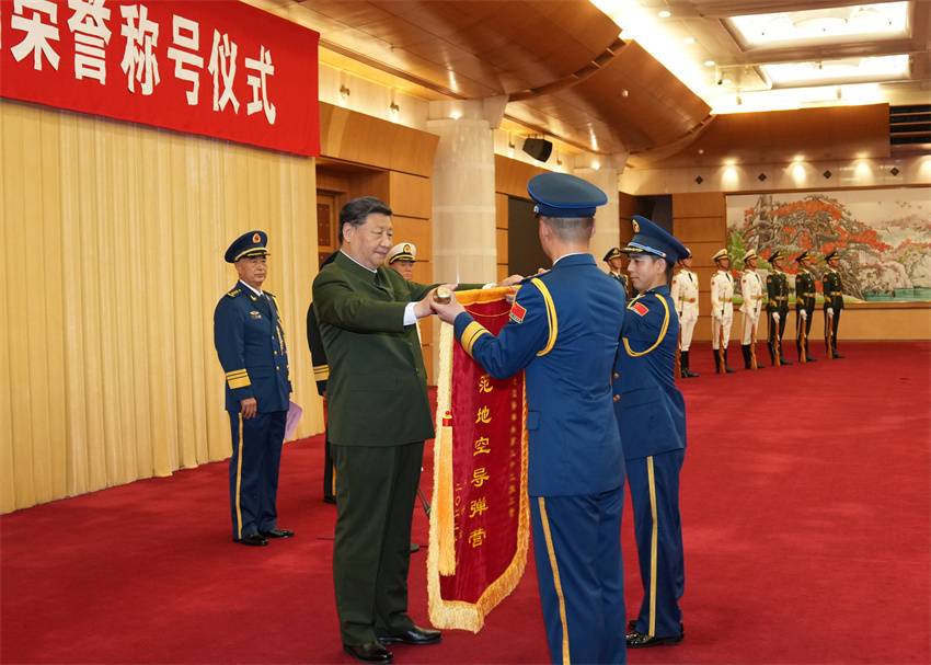 中央军委举行颁授“八一勋章”和荣誉称号仪式(图2)