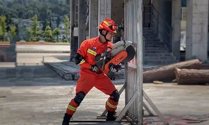 喜报！贵州2名消防员被授予“全国青年岗位能手”称号(图12)
