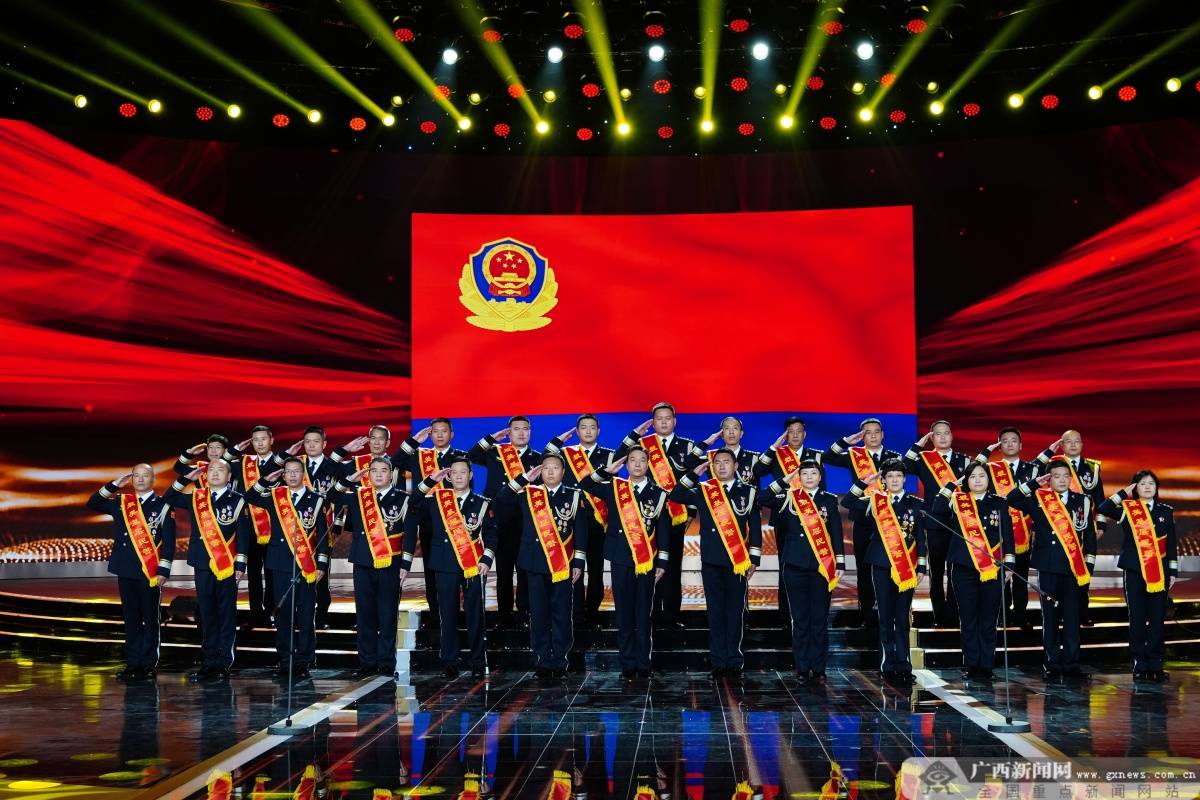 光荣！广西桂林民警杨伯伦荣获2022“最美基层民警”称号(图2)