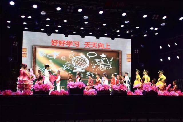 27家学校参与、83名教师指导、639名学生参演……丽江课本剧大赛异彩纷呈