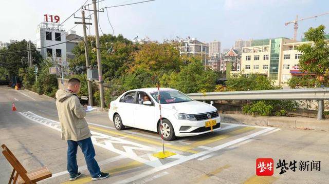 第一名获授“镇江市技术能手”称号，镇江机动车驾驶教练员职业技能决赛举行(图2)