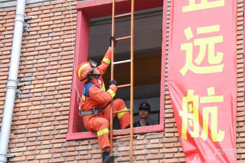 首届深圳技能大赛龙岗区职业技能竞赛举行 看消防员比拼灭火救援技能(图4)