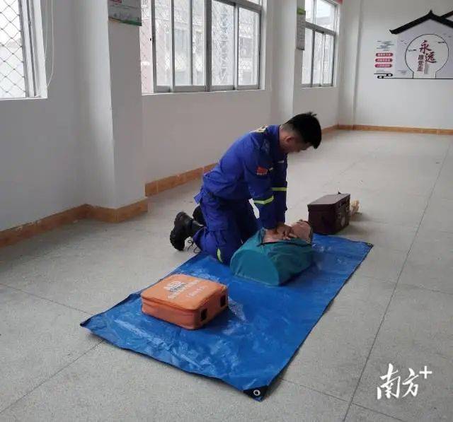 见义勇为擦亮城市文明底色！9名市民荣获“潮州见义勇为好人”称号(图2)