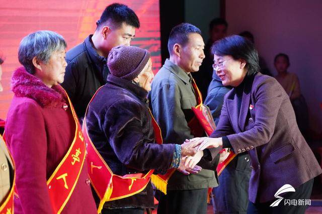 首届“最美山亭人”颁奖典礼举行 21人获“最美”称号(图3)