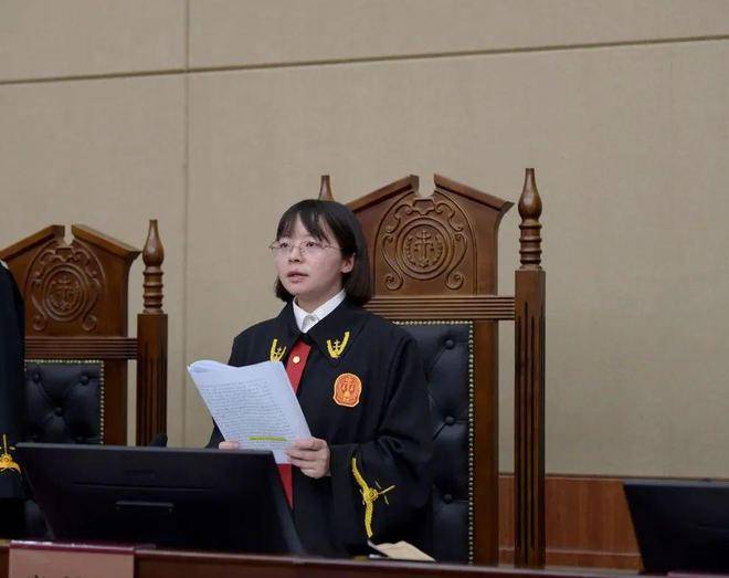 她，荣获重庆市三八红旗手称号！(图1)