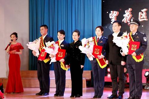望花区税务局：荣获“望花区第一批学雷锋示范单位”称号(图1)