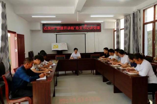 王荣：荣获“全国三八红旗手”称号(图1)