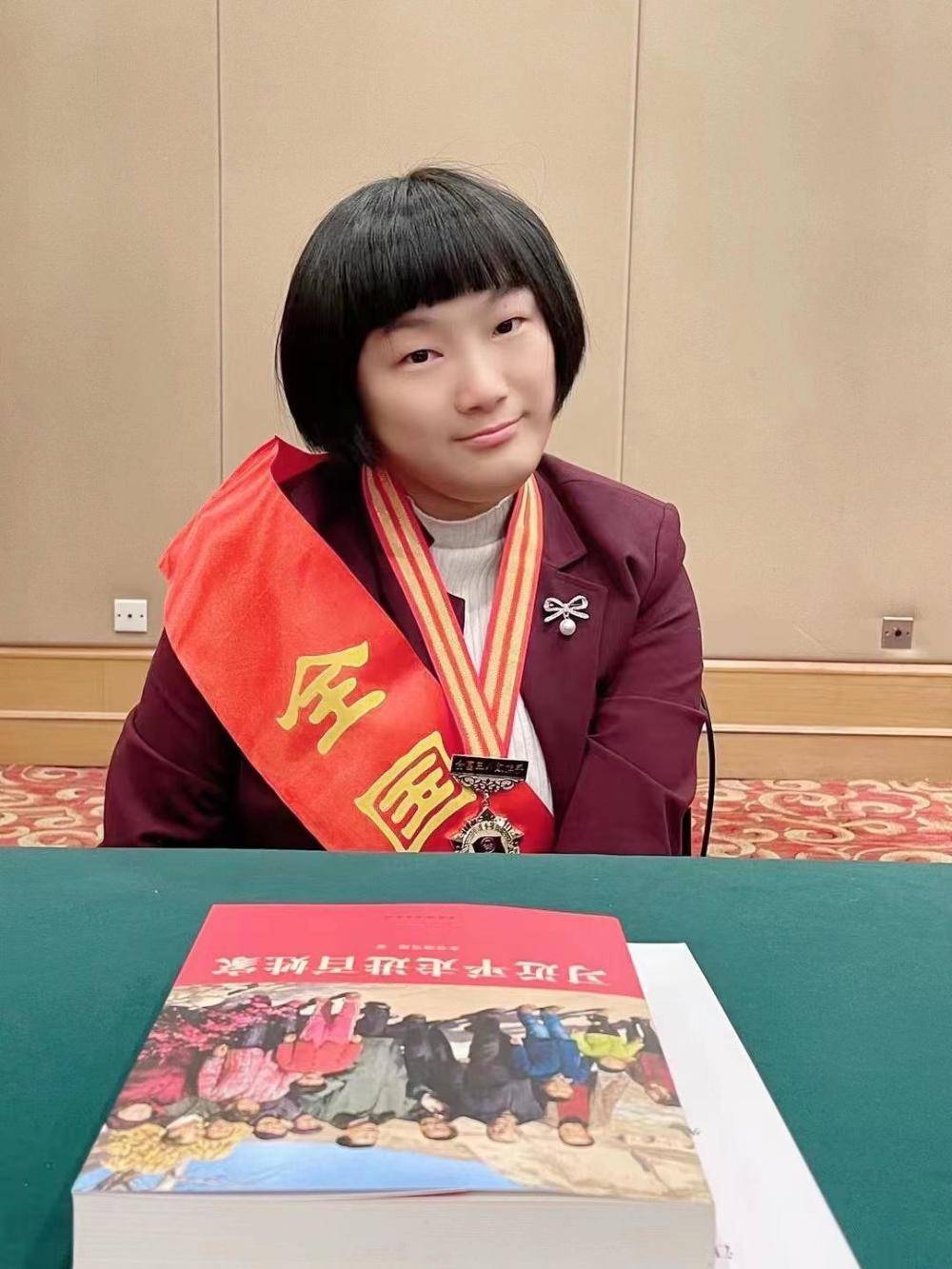 江苏作家王忆获评全国三八红旗手称号，为女性书写的青春之歌(图3)