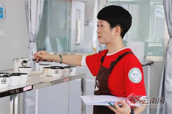 保山这名质检工匠荣获“全国三八红旗手”称号(图4)