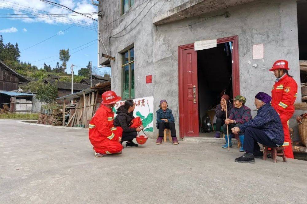 喜报｜“她们”荣获三八红旗手、三八红旗集体称号(图9)