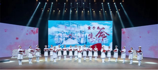 遵医附院11名急诊科护士表演诗词朗诵“三月，走来的女子”