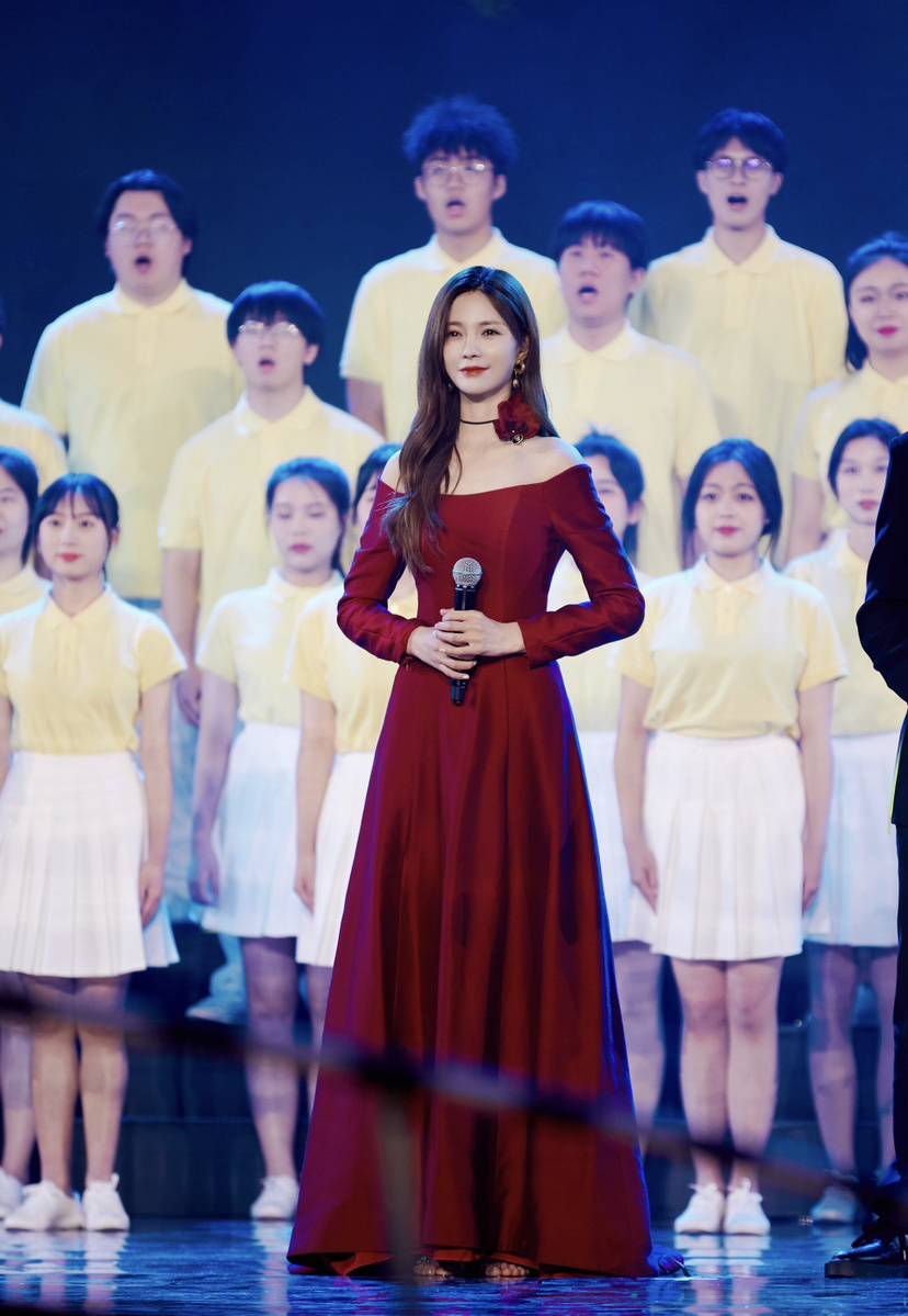 沈梦辰获第十一届中国大学生电视节青春代言人荣誉称号(图1)