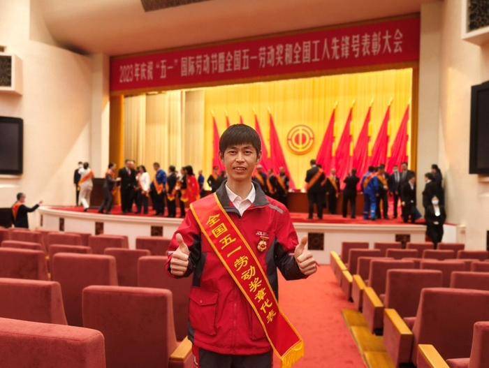 不惜力、不算账！5000名抗疫保供小哥专班获“全国工人先锋号”荣誉称号(图2)