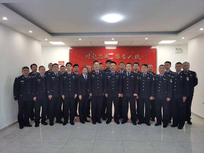 奉贤分局法制支队获 “全国公安机关成绩突出青年集体”荣誉称号(图1)