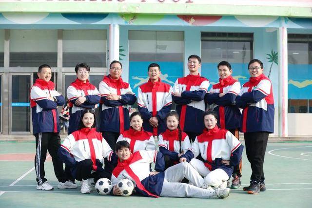 羊山外国语小学体艺教师团队荣获“信阳青年五四奖章集体”称号(图14)