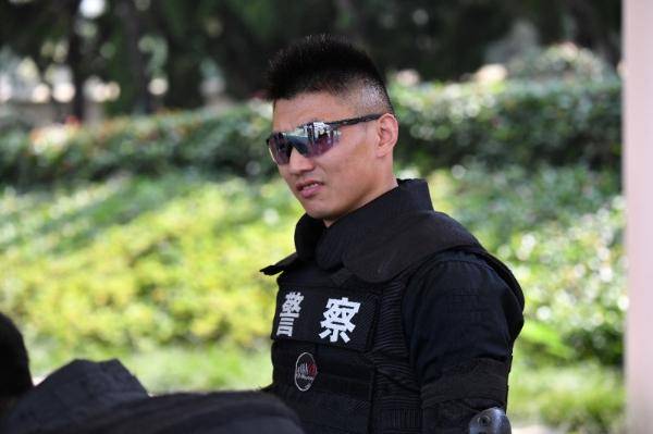 这位“老将”超龄逆袭，赢得“特警尖兵”称号(图1)