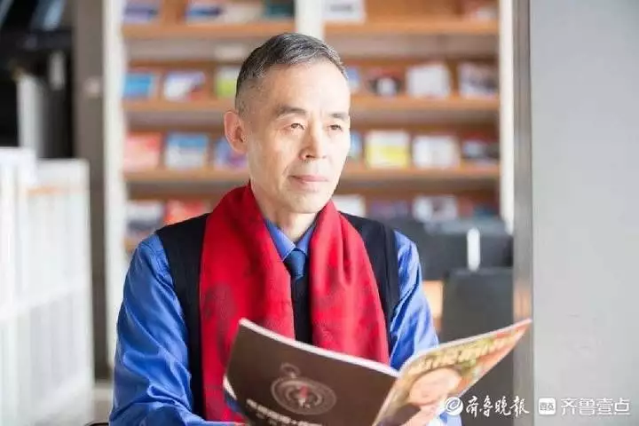 济南市城管局陈振成荣获济南市“十大法治人物”称号(图2)