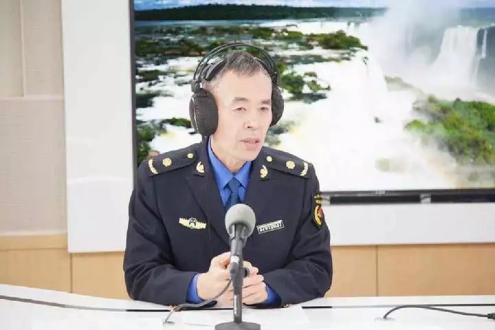 济南市城管局陈振成荣获济南市“十大法治人物”称号(图3)