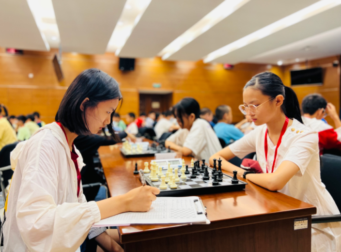 北京市少年宫“棋星杯”少儿大赛落幕，冠军棋手与大师对弈(图3)