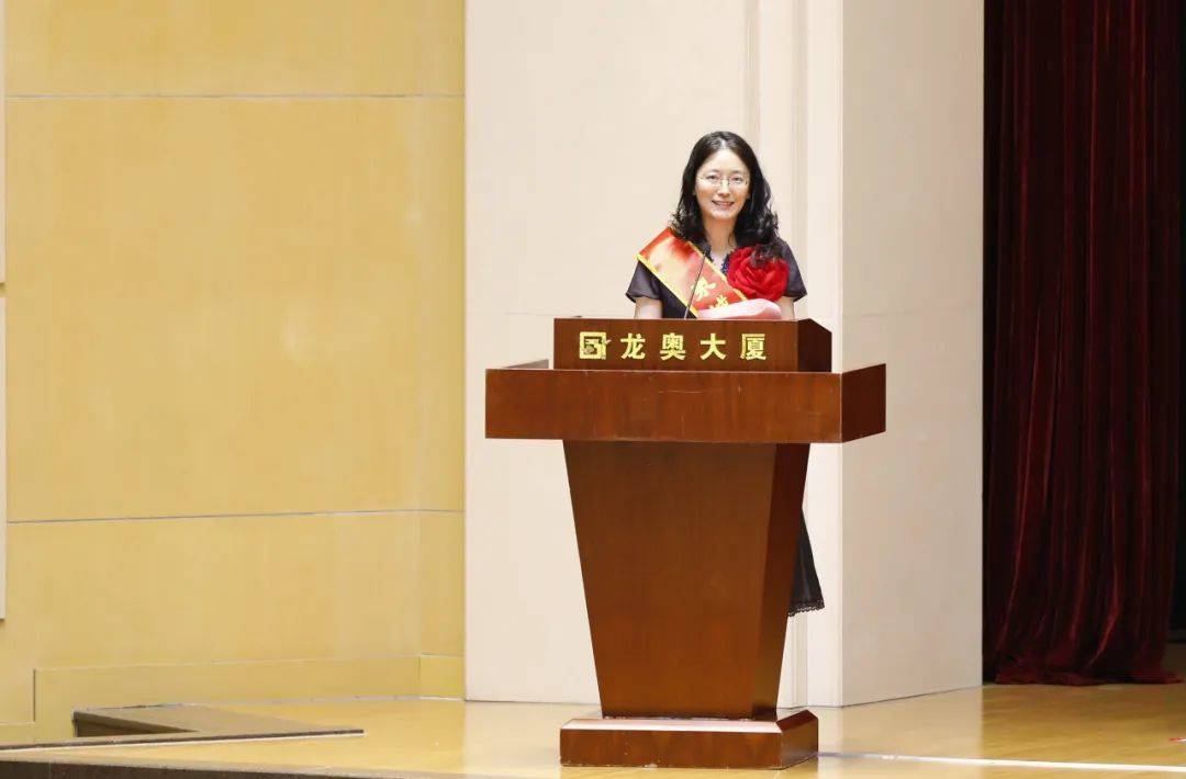 李燕荣获“泉城功勋企业家”荣誉称号(图4)