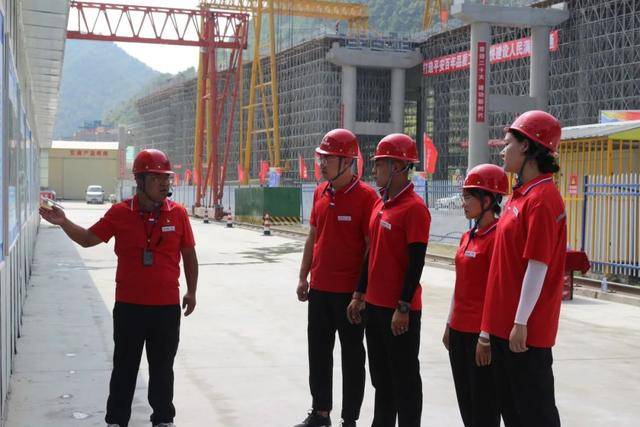 甘肃公交建集团2名员工分别荣获“陇原工匠”“提名陇原工匠”称号(图1)