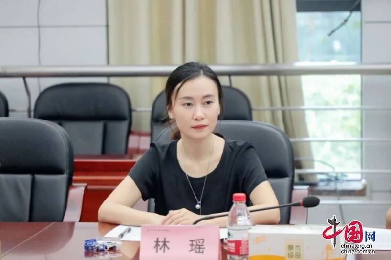 绵阳市总工会调研九洲集团工会女职工工作并为“全国五一巾帼标兵”称号获得者授牌(图2)