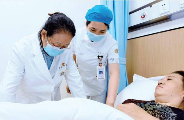 84岁被评为“青岛楷模”！“提灯女神”李桂美：将南丁格尔精神代代相传(图1)