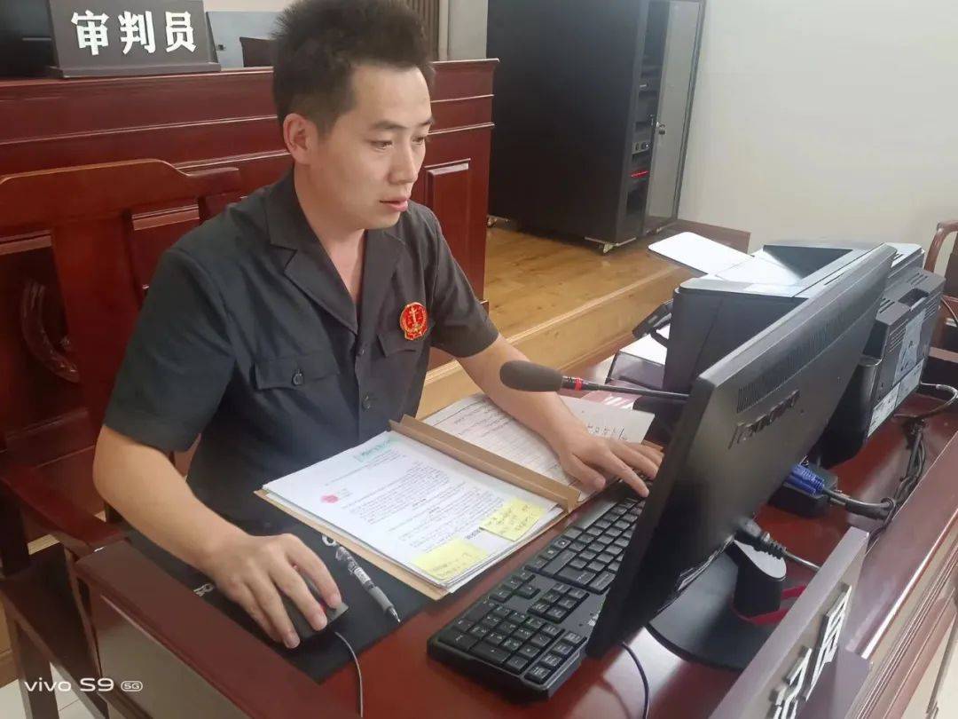 【寻法优秀书记员风采】丁成杰： 勤恳工作 学无止境 珍惜荣誉(图2)