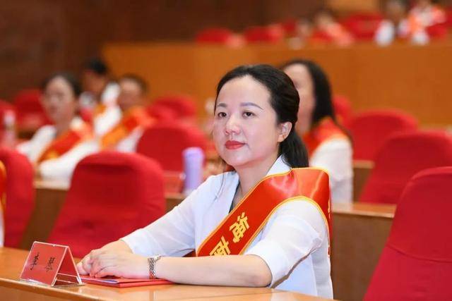 热烈祝贺海南省直机关二园1项课题荣获国家级教学成果二等奖、李琴园长荣获“海南省特级教师”称号(图2)