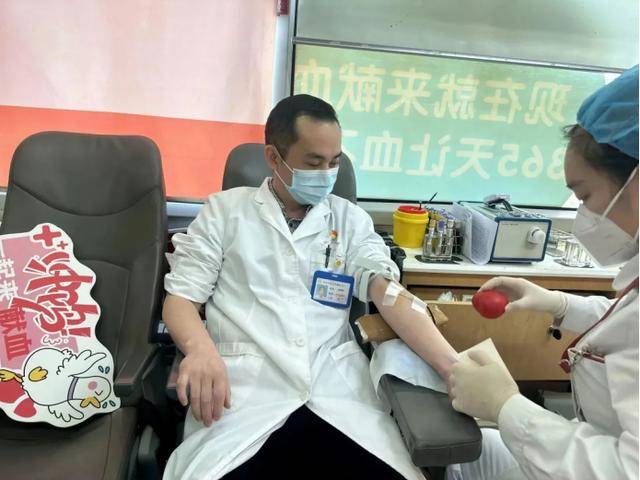 累计献血约60个成年人全身血液的总和！这3位闵行人获全国最高荣誉(图3)
