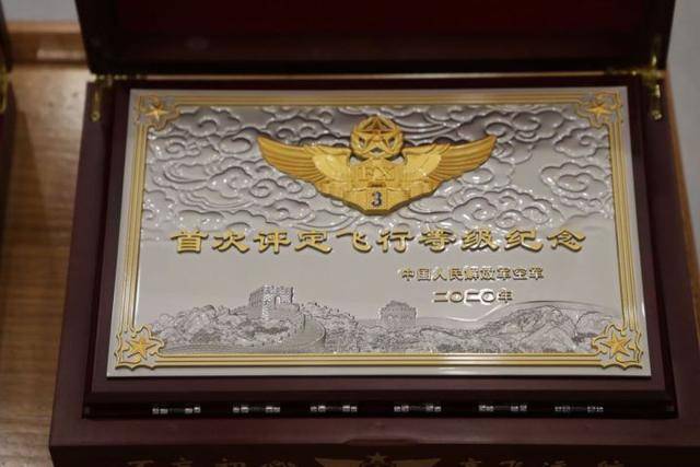 中国空军为杭州5个家庭颁发荣誉牌匾！2024年空军招飞已启动(图3)