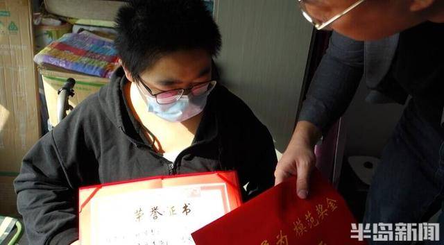 实习期间为救同事受伤截肢，21岁女大学生翟元敏获评“见义勇为模范”称号(图5)