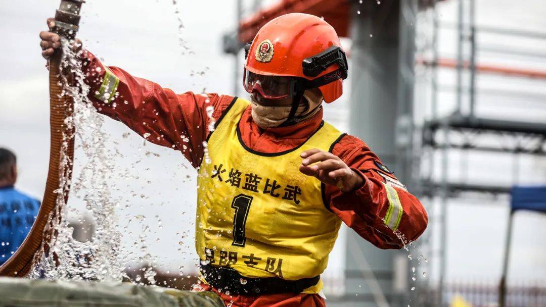 致敬“火焰蓝”！云南消防员谢孳向荣获第二届“中国消防忠诚卫士”称号(图9)