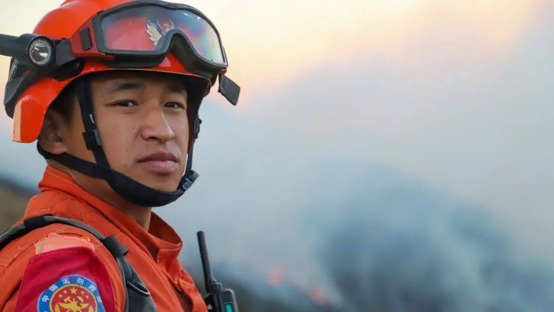 致敬“火焰蓝”！云南消防员谢孳向荣获第二届“中国消防忠诚卫士”称号(图11)