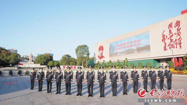 雷锋派出所被授予全省首批“新时代新雷锋”称号(图1)