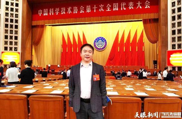 引才汇智 人才强市！铜仁市向5名获省政府特殊津贴专家人才颁发荣誉证书(图7)