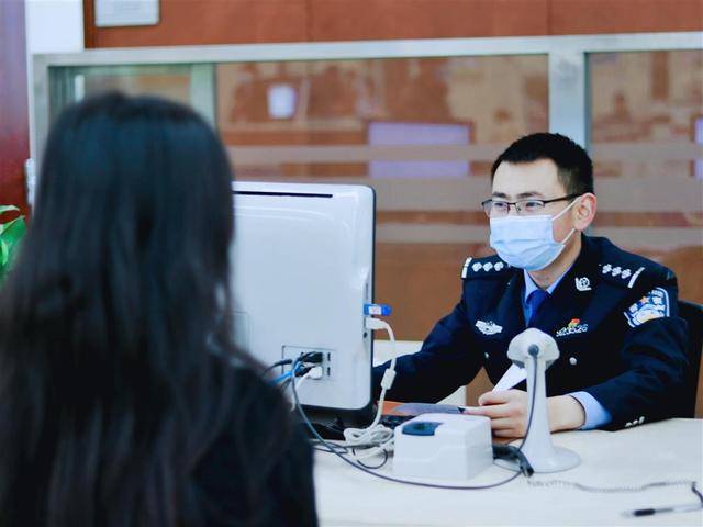 喜讯！东湖高新公安樊庆伟、李轶荣获2023年度“武汉最美基层民警、辅警”荣誉称号(图2)