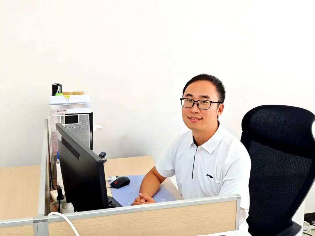 杏坛筑梦，师者如光！贵州民族大学授予五位老师“师德标兵”称号(图3)