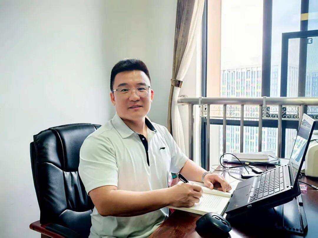 杏坛筑梦，师者如光！贵州民族大学授予五位老师“师德标兵”称号(图5)