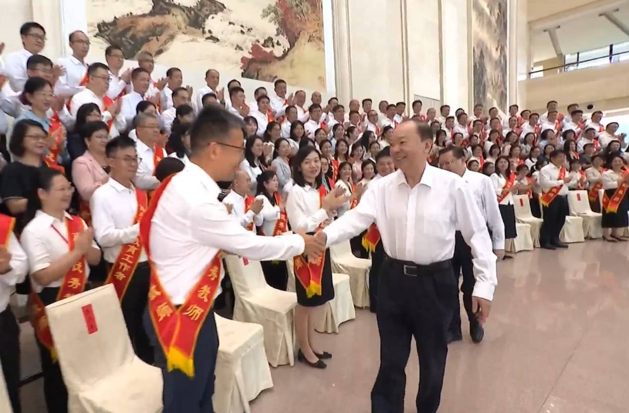 喜讯！广东省食品学会李汴生理事长荣获“南粤优秀教师”称号(图1)