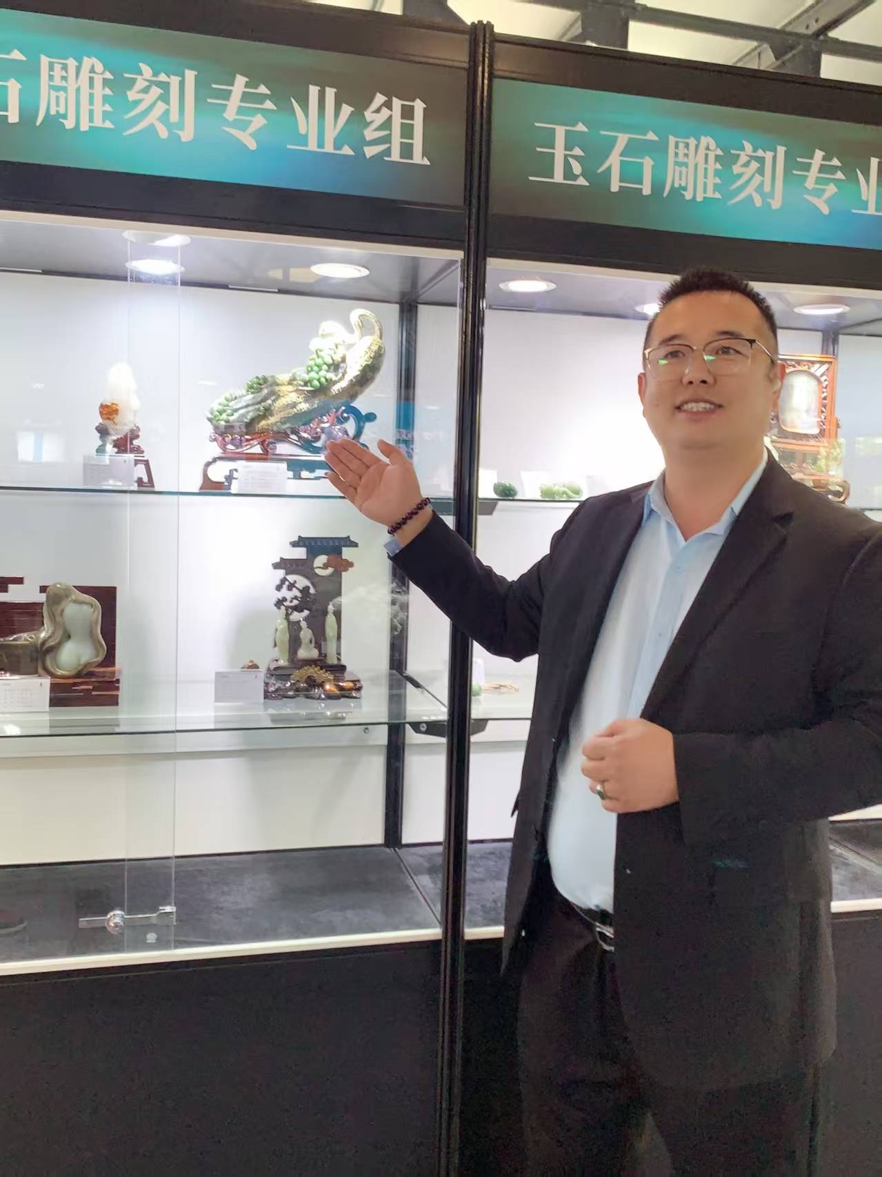 程相海:玉雕之路的璀璨之星——记第十九届上海神工奖大赛的辉煌征程(图2) 微信图片_20251103135948_19_4.jpg